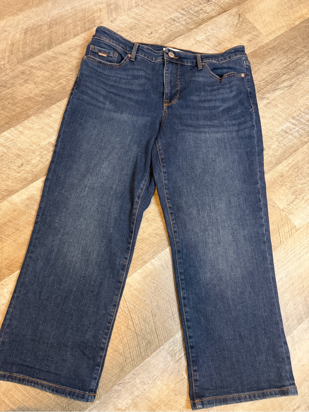 Classic Women's Dark Blue Wide-Leg Capris Jeans
